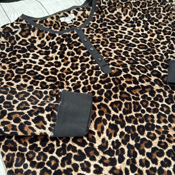 Secret Treasures Velour Animal Print Pajama Top - Picture 4 of 5